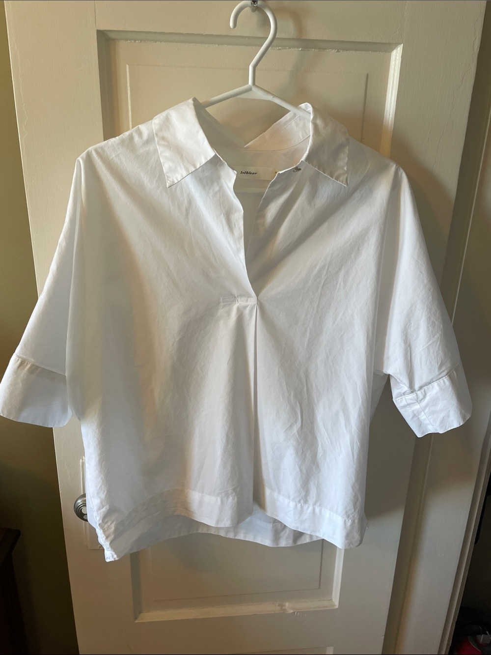 Classic White Women's Collared Popover Top in Cotton Poplin